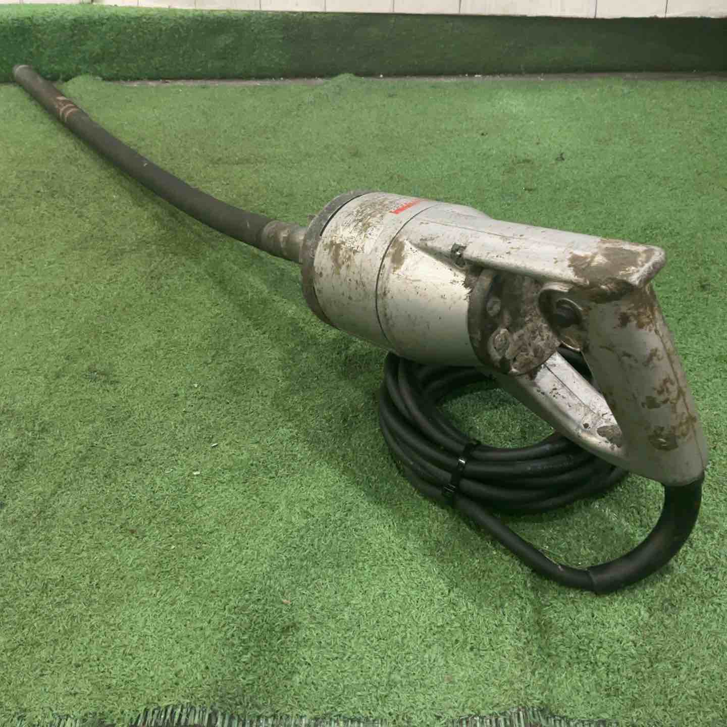 マキタ　MAKITA バイブレーター VR2806A　中古　リサイクルショップ宮崎屋佐土原店24.1.17F コンクリートバイブレータ VR2806A マキタ パワーミキサー