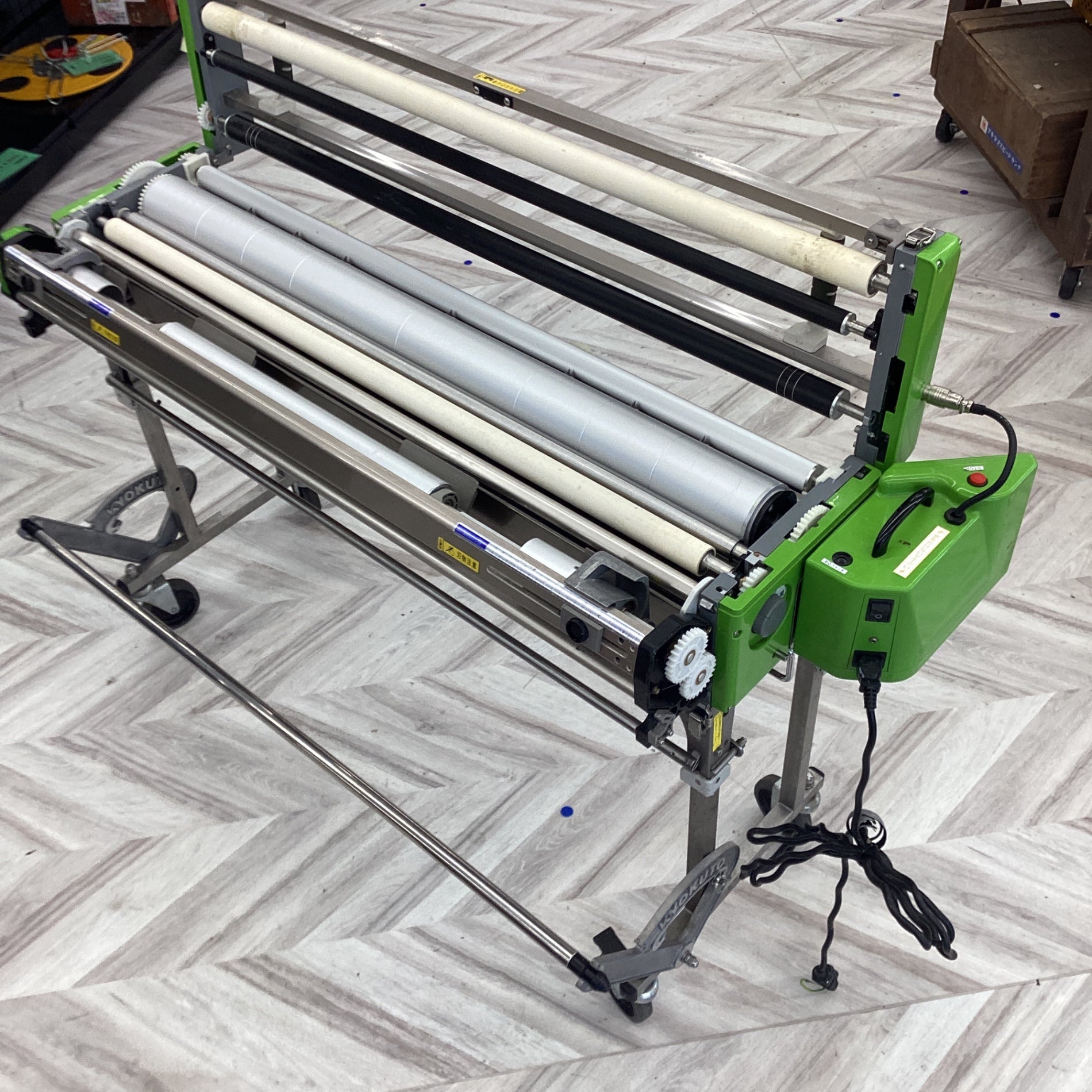 極東産機 prime-revo UP 自動壁紙糊付機【市川行徳店】【店頭取引限定】【中古】管理番号：ITQ1ZR99ADTW 極東産機 自動壁紙糊付機 Prime RevoUP 11-1387 の最新買取相場 | 工具