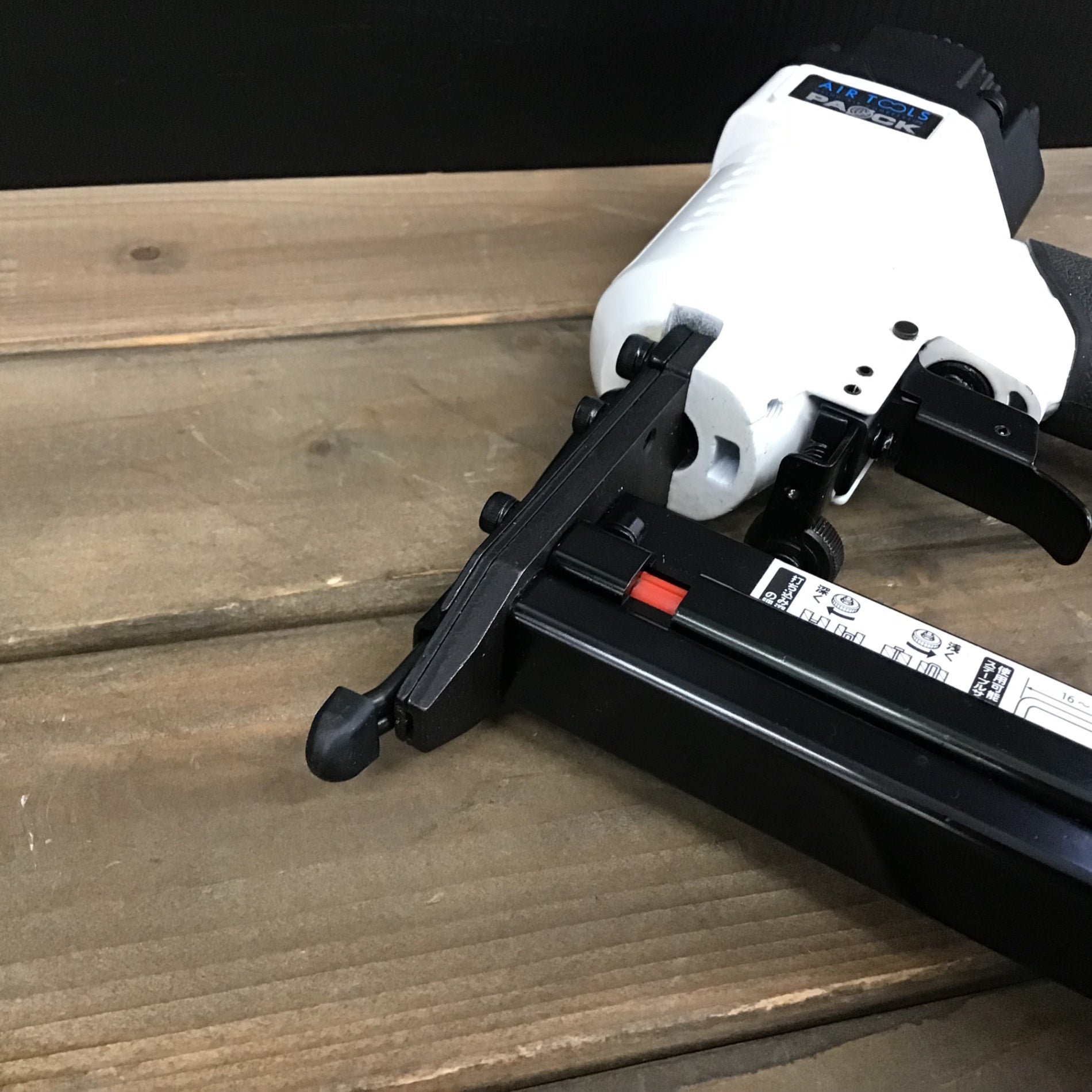 パオック　タッカ&仕上げ　ATF-3204　中古品 中古品】PAOCK 2in1タッカ&仕上釘打ち機 ATF-3204PA エアタッカ【戸田