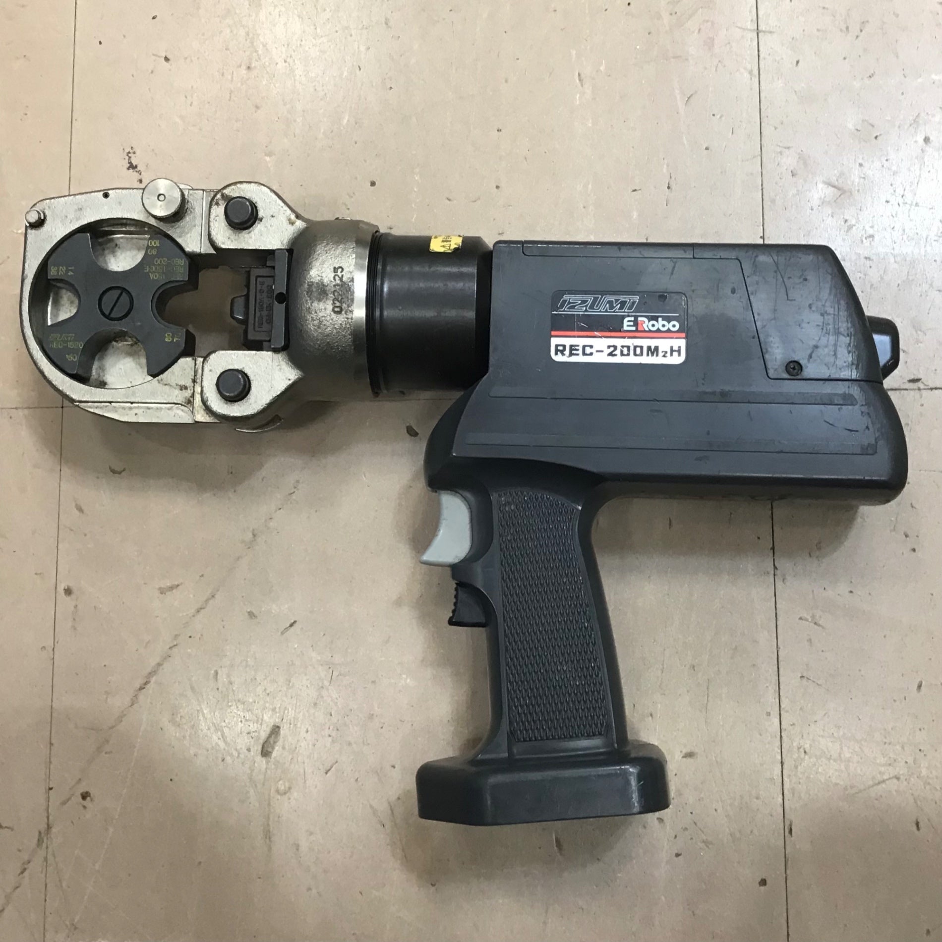 イズミ　 R E C200M２Ｈ ○泉精器(IZUMI) コードレス油圧式圧着工具 REC-200M2H【草加店