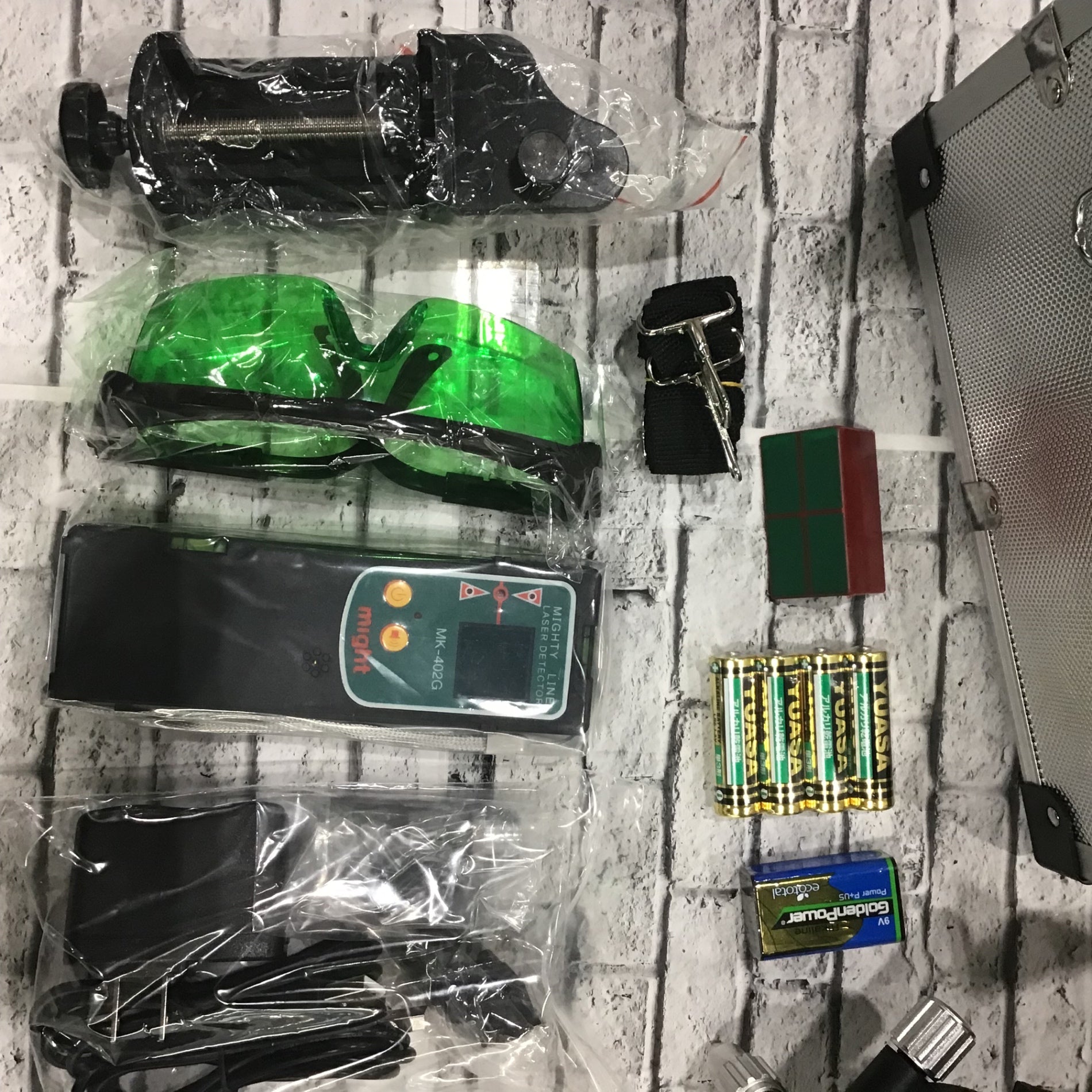 〇マイト工業(might) グリーンレーザー墨出し器 MGL-411GP 矩十字・横