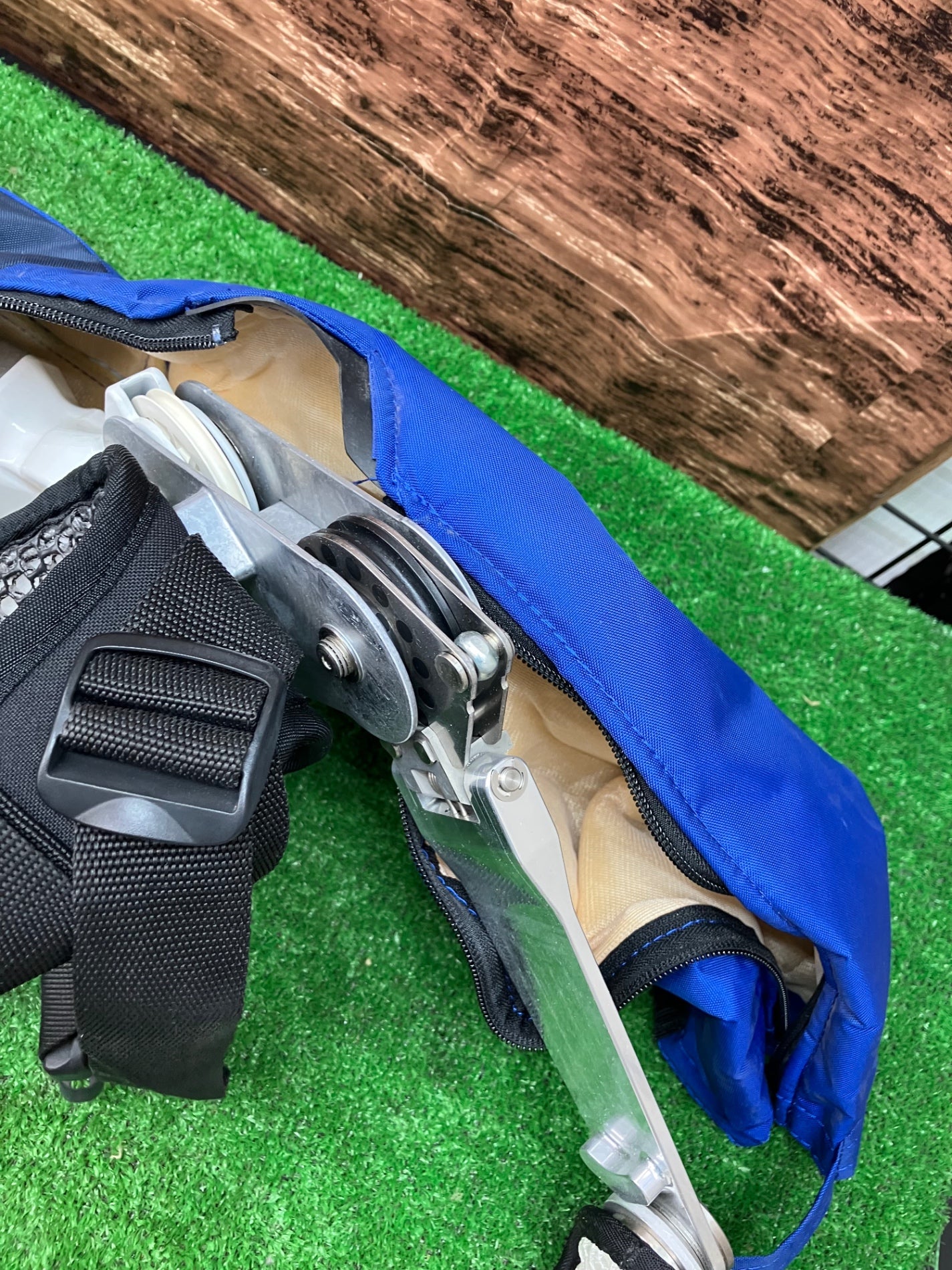 イノフィス マッスルスーツ スタンドアローン 本体 農作業で痛めやすい腰を“空気の力”で補助するスーツが登場 |