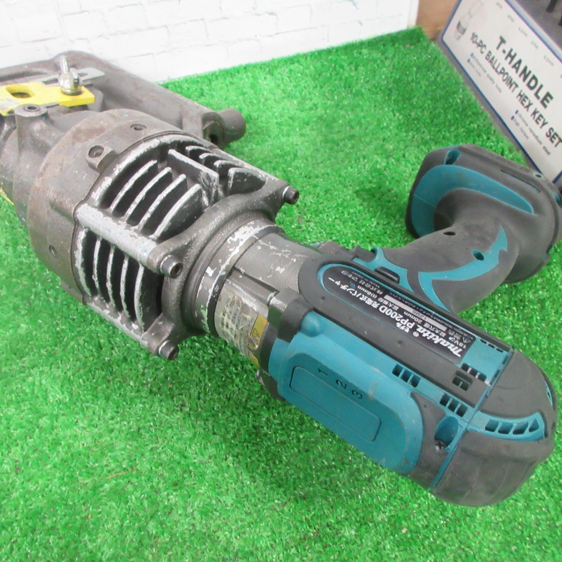 マキタ 充電式パンチャー PP200D 本体のみ コマ無し【町田店 マキタ 充電式パンチャー PP200D 本体のみ コマ無し【町田店
