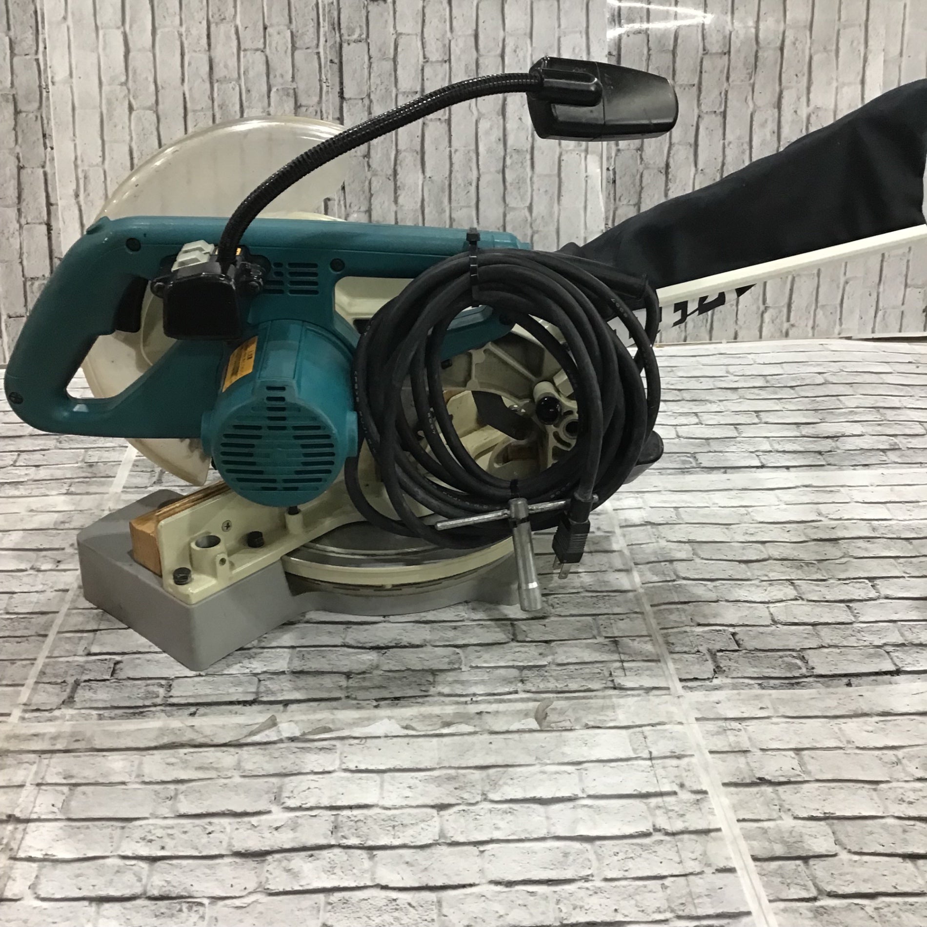 〇マキタ(makita) 216mm卓上マルノコ レーザー付 LS0840FL【川口店