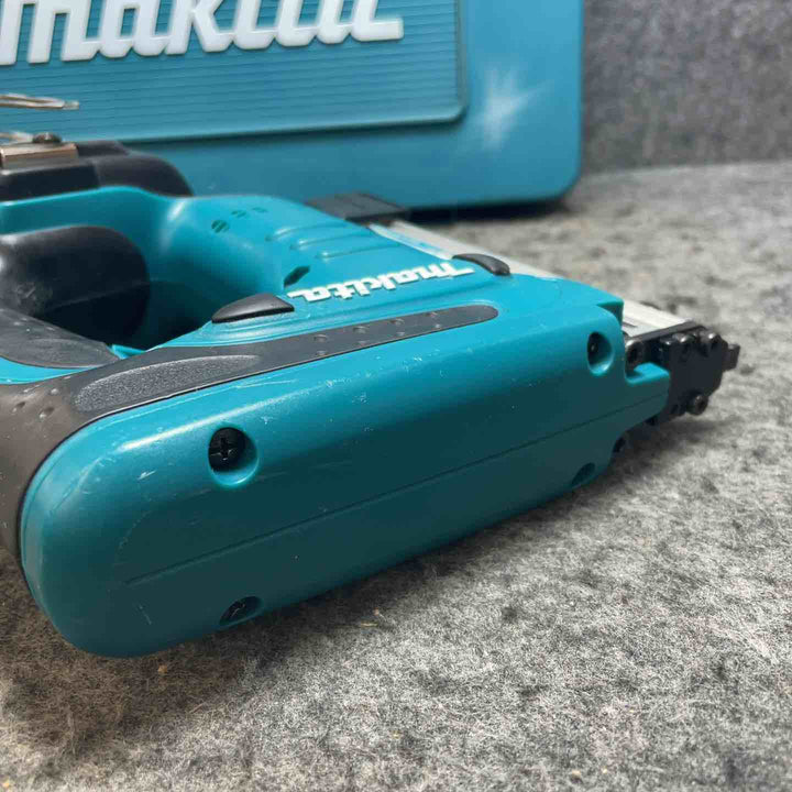 マキタ(makita) 14.4V 4mm J線 コードレスタッカ ST420DRF【桶川店】