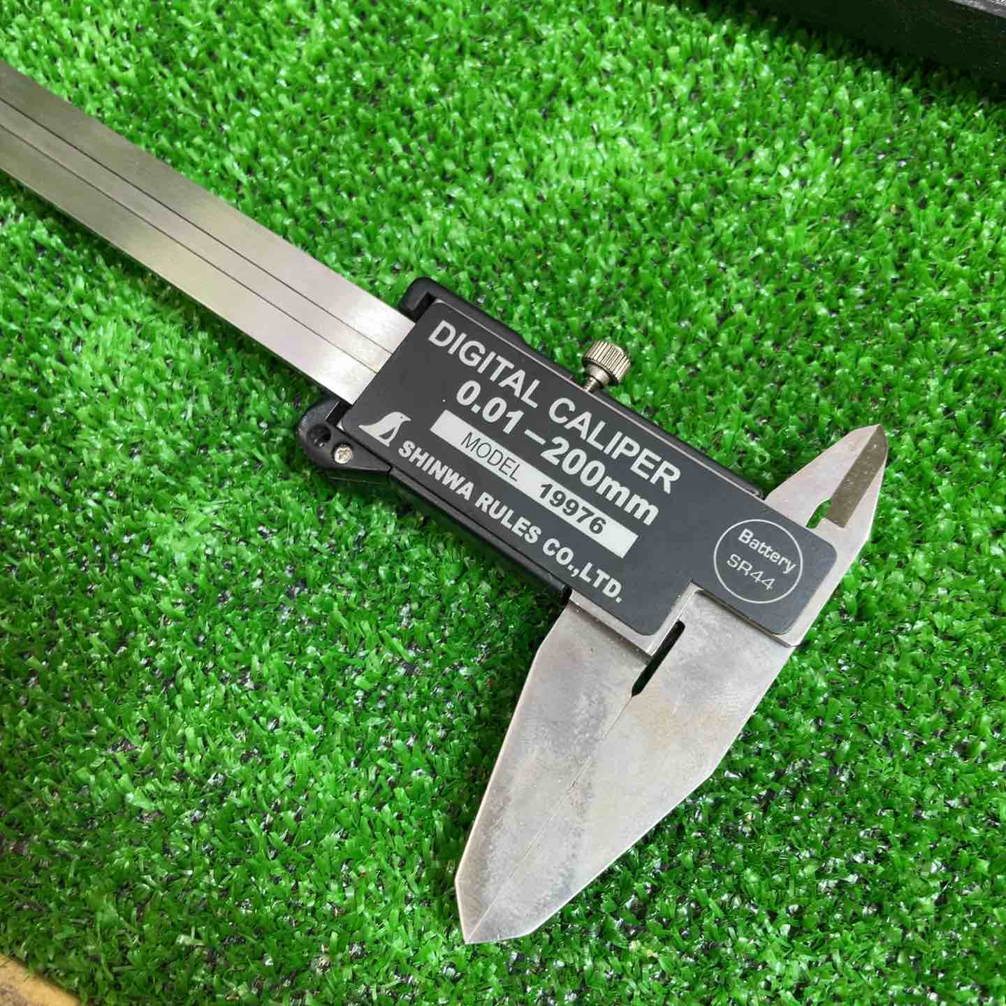 シンワ測定 デジタルノギス ホールド機能付き 20cm 19976【桶川店
