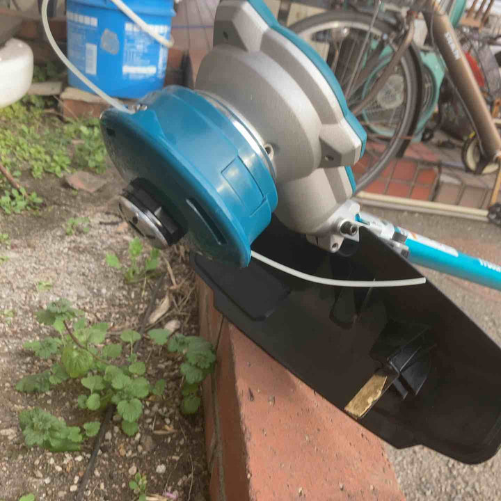 【店頭受取り限定】マキタ(makita) コードレス草刈機 MUR001GZ【川崎店】