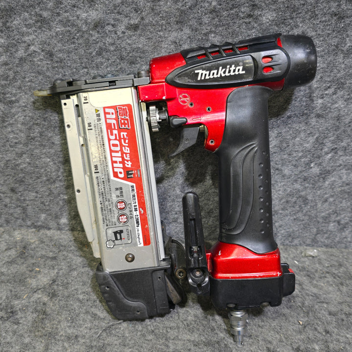 【中古品・メーカーメンテ済み！】マキタ(makita) 高圧ピンネイラ AF501HP【桶川店】