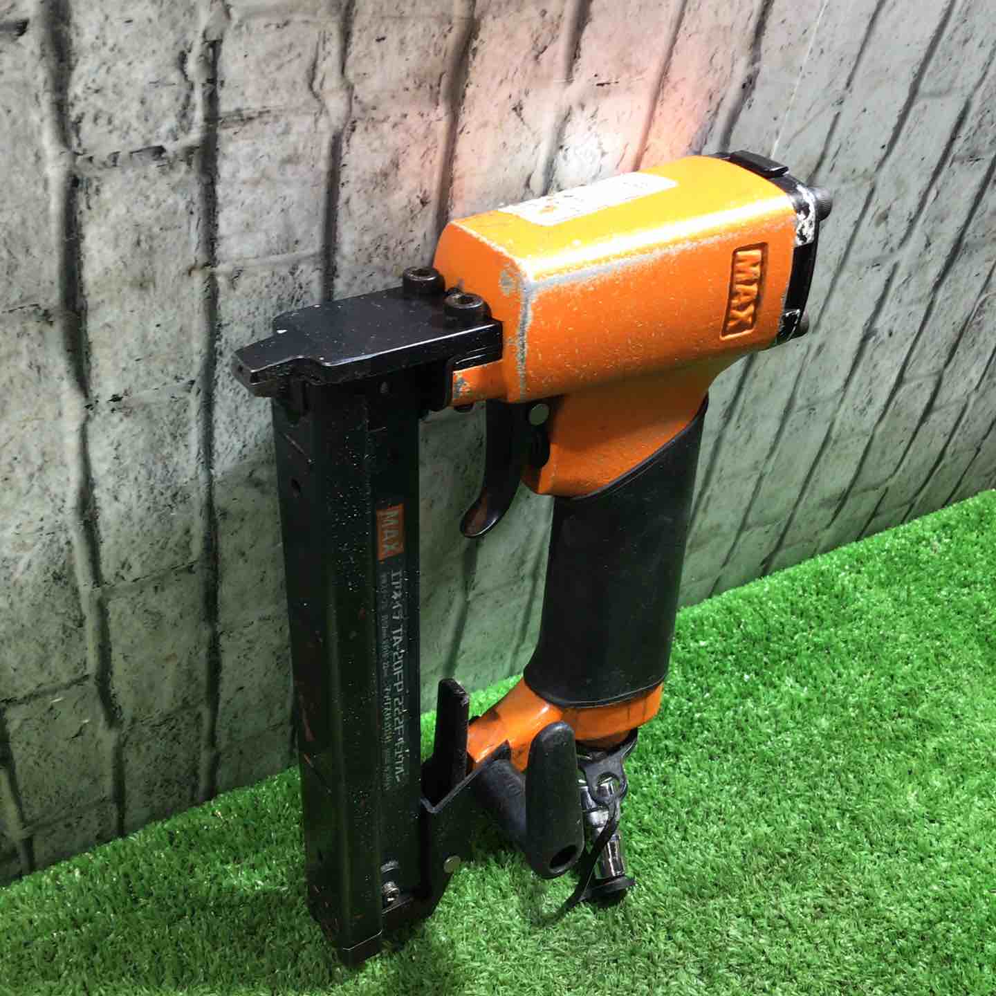 【完売商品】マックス　ステープル用常圧エアタッカ　TA-20FP/222Fキュウオン【中古品】 ◇マックス(MAX) 常圧エアタッカ F線ステープル用 (TA-20FP/222F