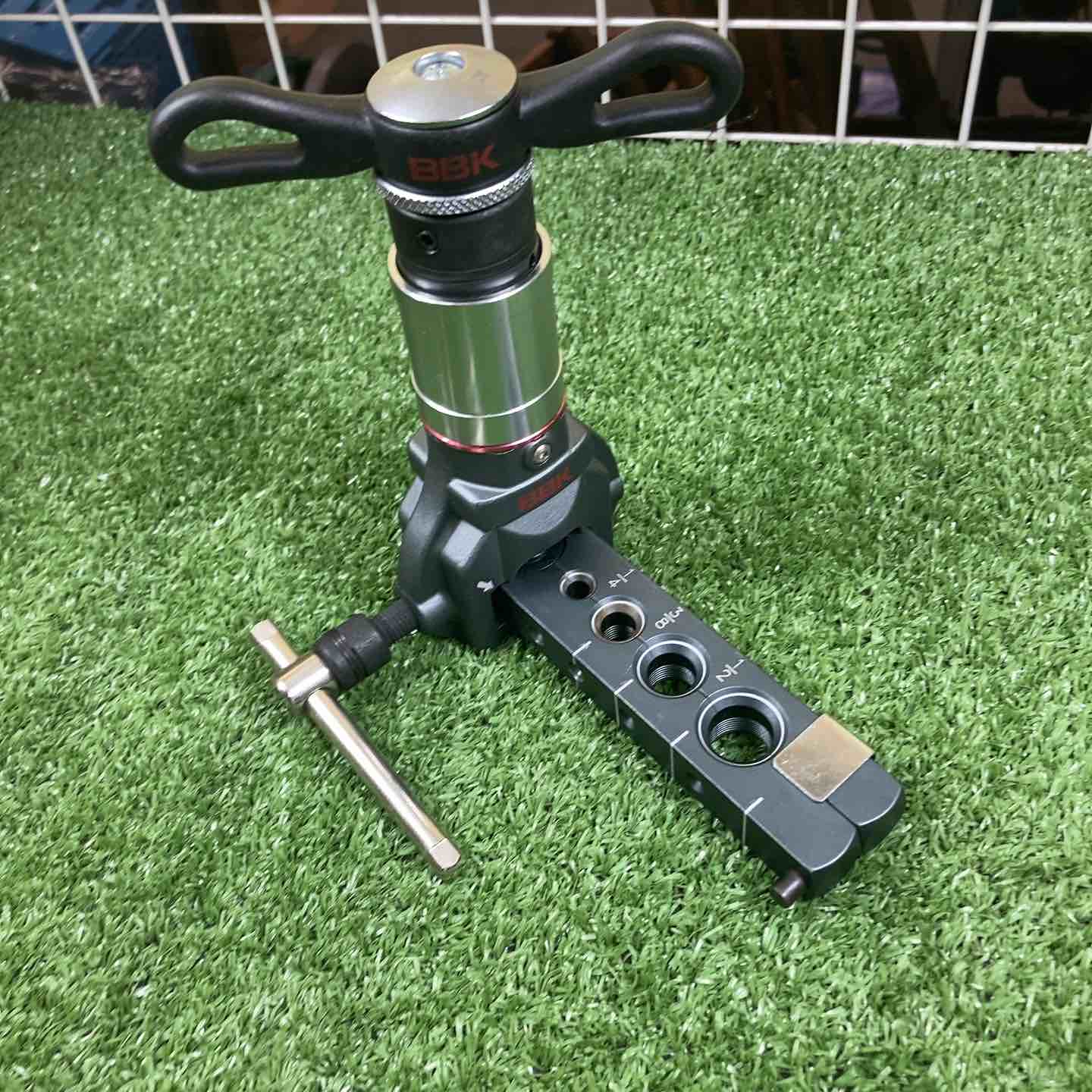 bbk 軽量フレアツール ◇BBK(文化貿易工業) 超軽量フレアツール(シリンダー付) 700-DPC【川崎
