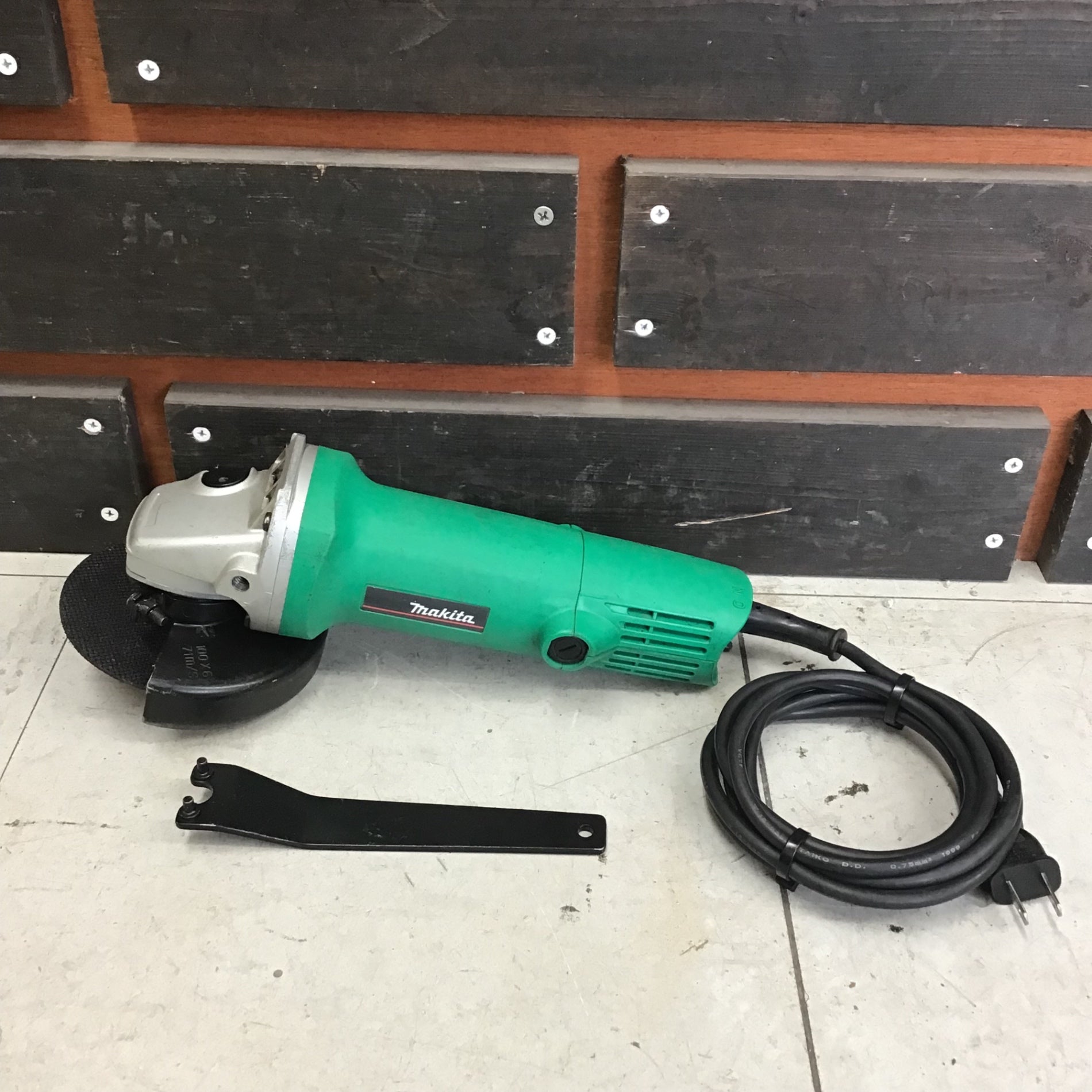 中古品】 マキタ/makita ディスクグラインダー M957 【鴻巣店