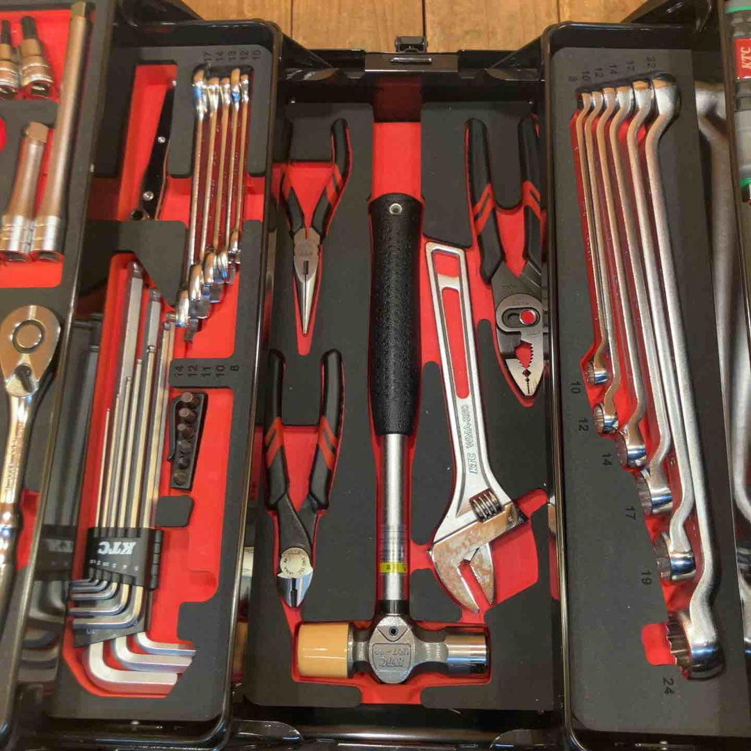 京都機械工具(KTC)9.5sq.工具セット 【レッド】 (両開きメタルケース)[56点]SK35622WZR《2022SK品》【所沢店】