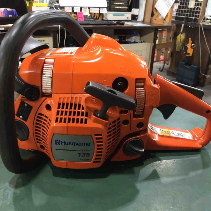 ◇ハスクバーナ(Husqvarna)  エンジンチェーンソー 135 Mark II (Mark2)【川口店】