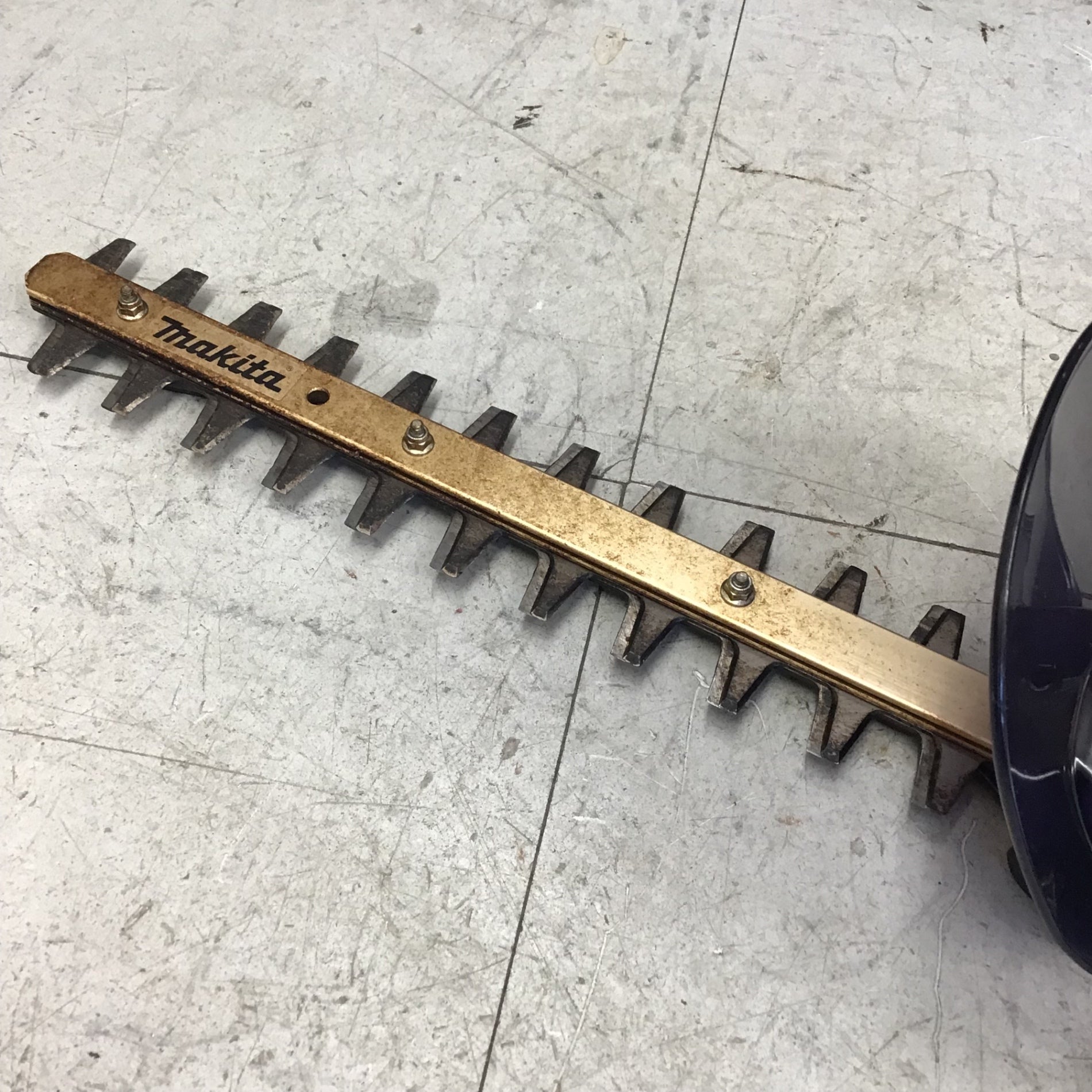 現状品】 マキタ/makita 生垣バリカン 刈込幅300mm MUH3052 【鴻巣店