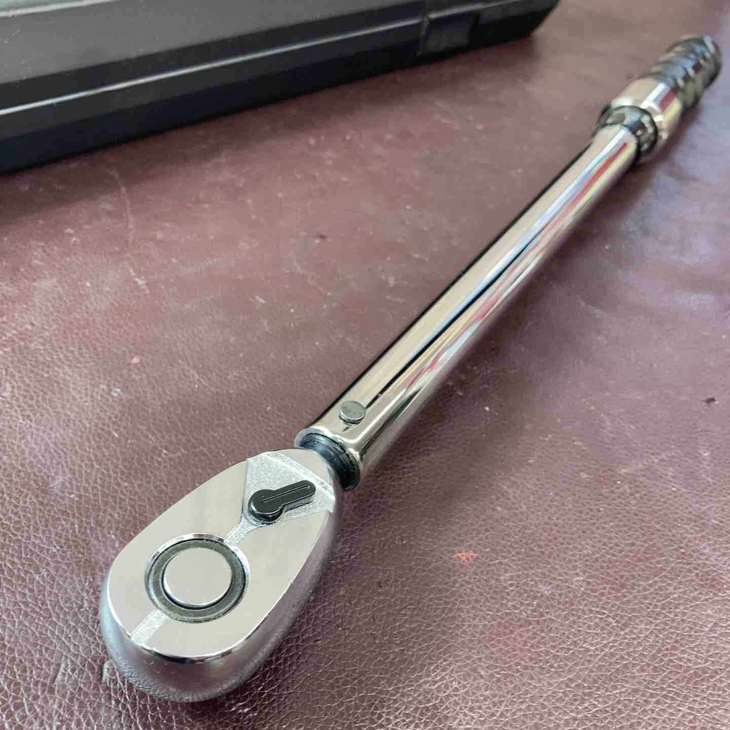 【中古美品】◇KTC 12.7sqトルクレンチ CMPB2004 40～200N・m【東大和店】 中古美品】◇KTC 12.7sqトルクレンチ CMPB2004 40～200N・m【東大和店