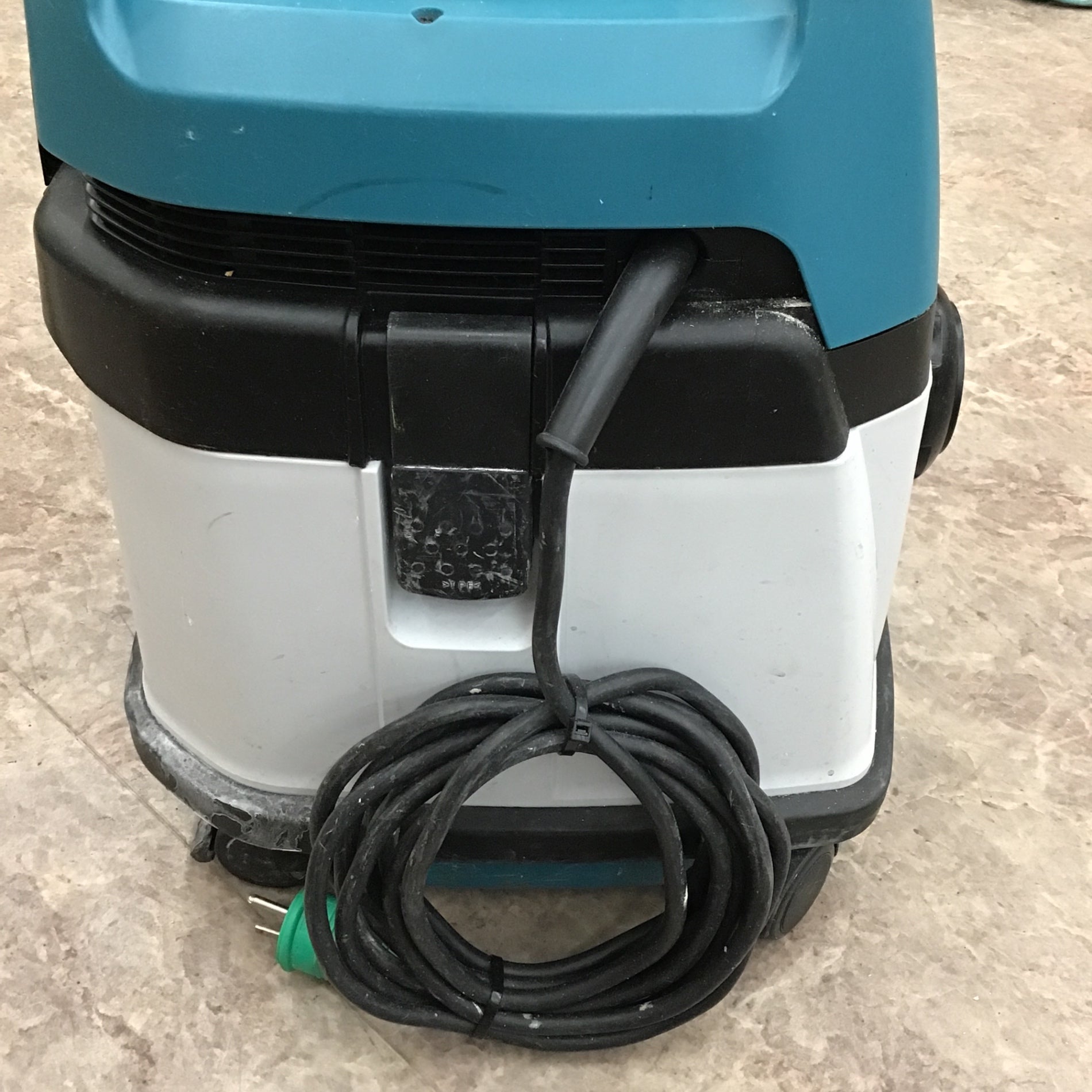 ★マキタ　業務用乾湿両用集じん機MODEL 474 15Lタイプ卓越したパワー＆快適機能　無段変速＆連動コンセント付★ 店頭受取り限定★マキタ(makita) 集じん機 乾湿両用 474(P)所沢店