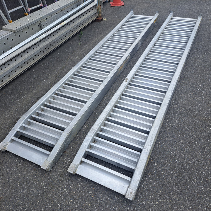 【店頭受取り限定】アルミブリッジ 3トン(3t)用 ツメ式 全長:3000×500×120㎜ 2本組 ラダー ※メーカー型式不明【岩槻店】