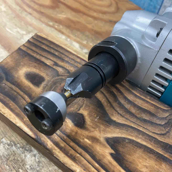 送料無料【中古品】マキタ(makita) コードレスニブラ JN161DRF 1.6mm 18V フルセット バッテリー、充電器付き【柏店】
