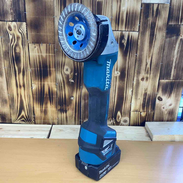 マキタ(makita) 100mmコードレスディスクグラインダ GA412DZ DIY 鉄筋アングル材 仕上げ 磨き 建築 石材加工 コンクリート ブロック レンガ タイル 研磨 ガラス 断面磨き 【越谷店】