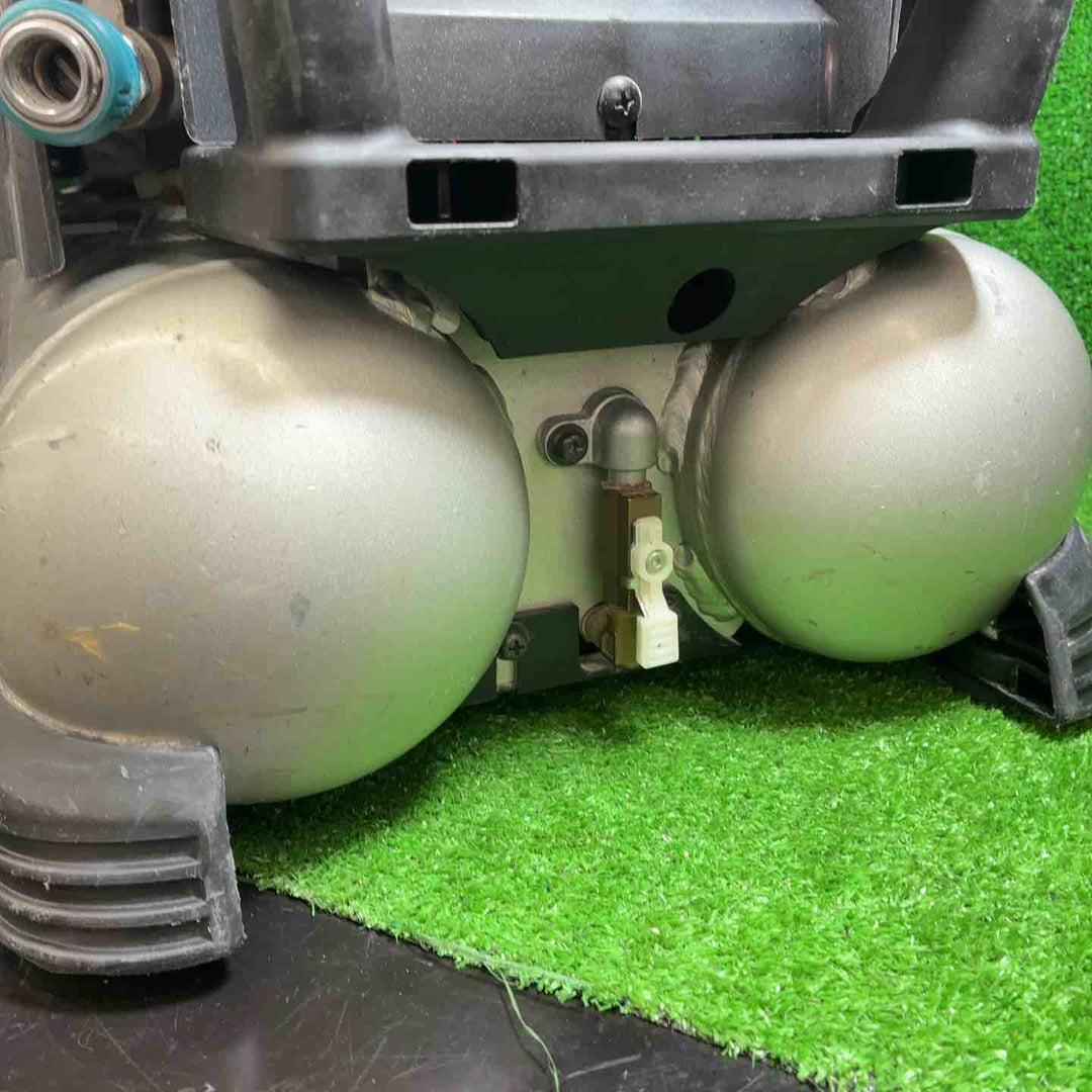 マキタ(makita) エアコンプレッサー AC462XLB【藤沢店】