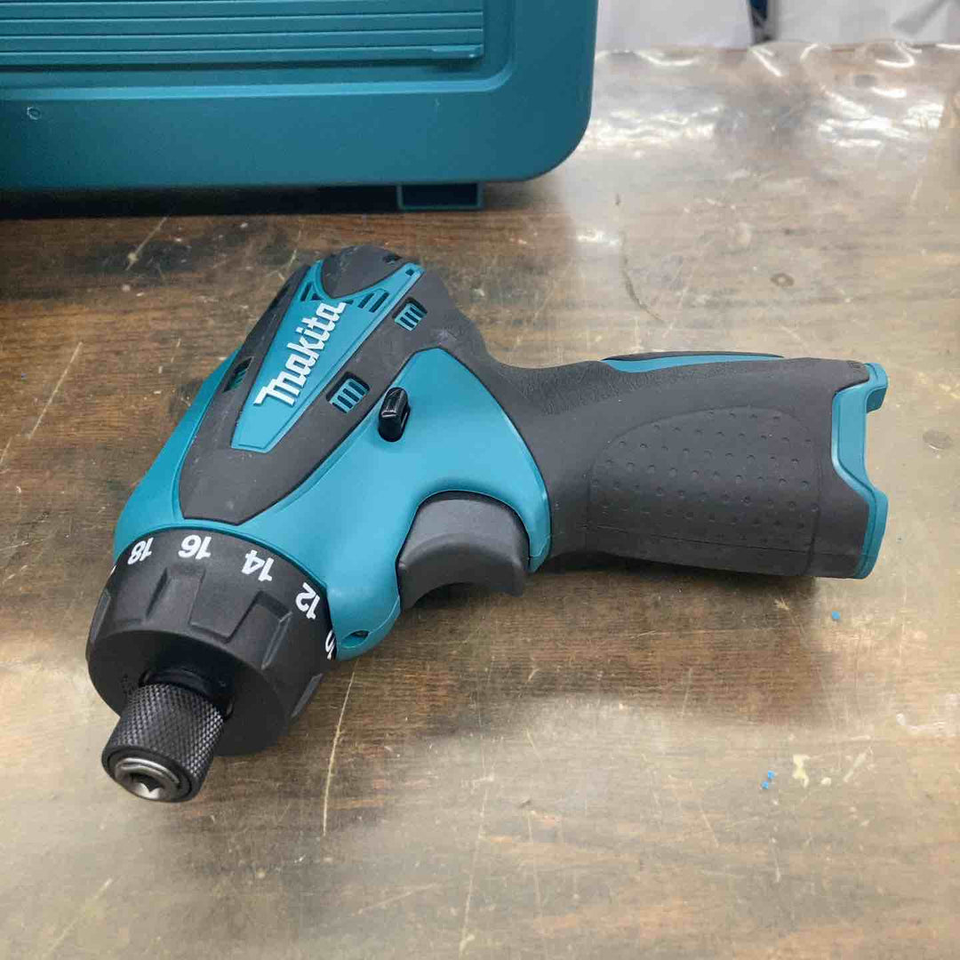 ☆マキタ(makita) コードレスドリルドライバー DF030DWX【戸田店】