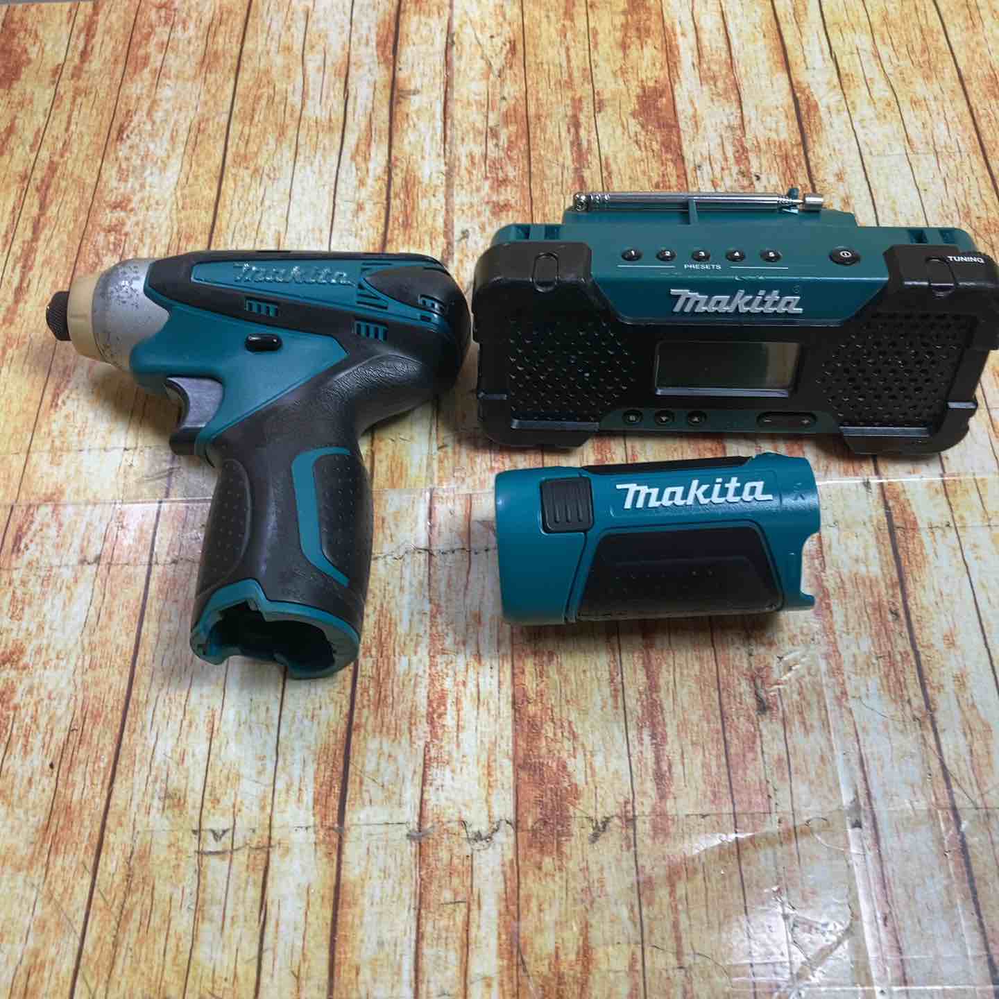マキタ(makita) コードレスドライバーライトラジオセット マキタ(makita) コードレスドライバーライトラジオセット