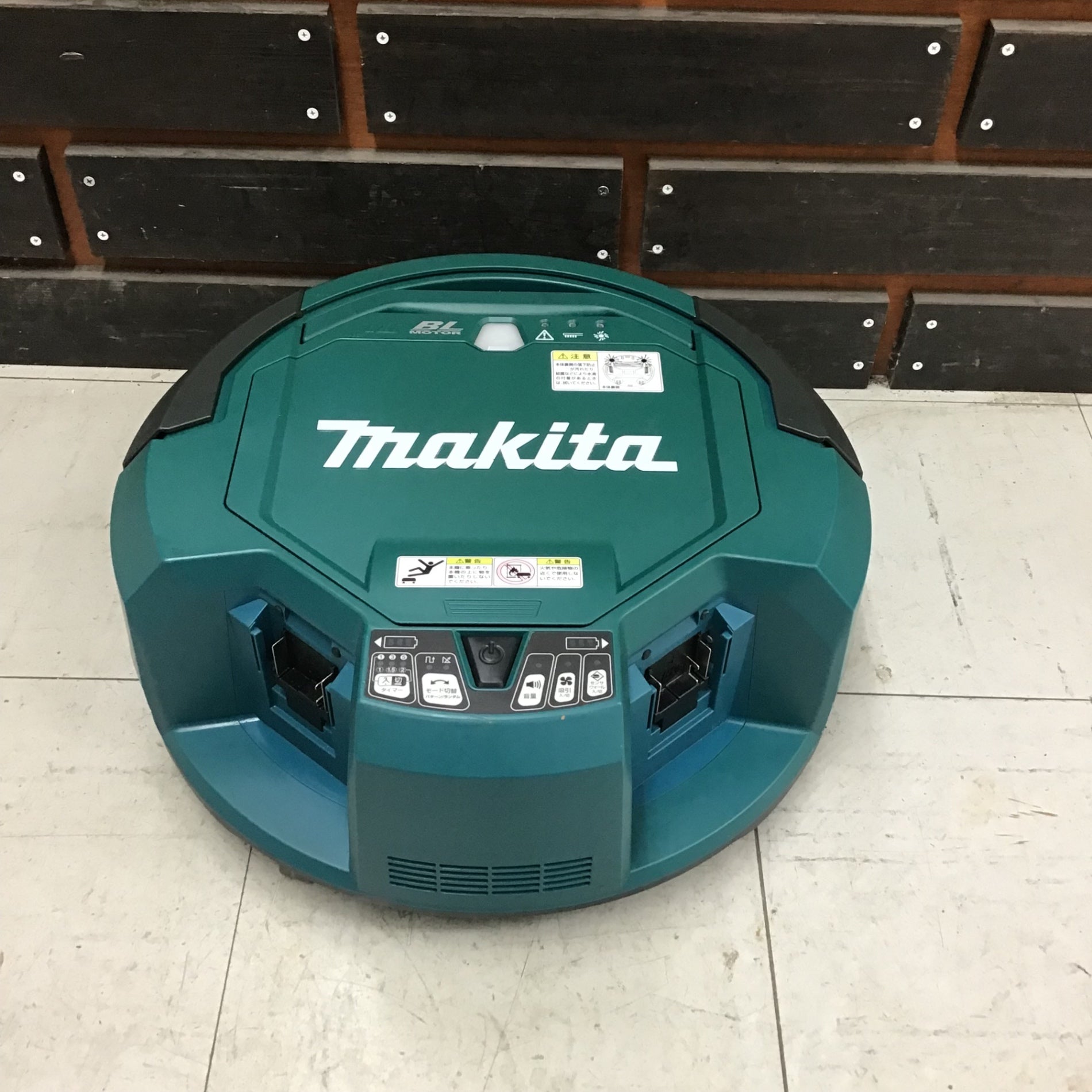 makita マキタ リモコン ロボットクリーナ RC200D用 ムセンリモコンK 217 638 0010 SH00000218 未使用品 【工具専門店 テイクハンズ金沢野々市店】 Amazon.co.jp: マキタ(Makita) ロボットクリーナ 18V (本体のみ