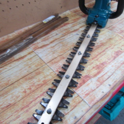 マキタ(makita) 充電式生垣バリカン 460mm 18V バッテリ・充電器別売 MUH464DZ【川崎店】