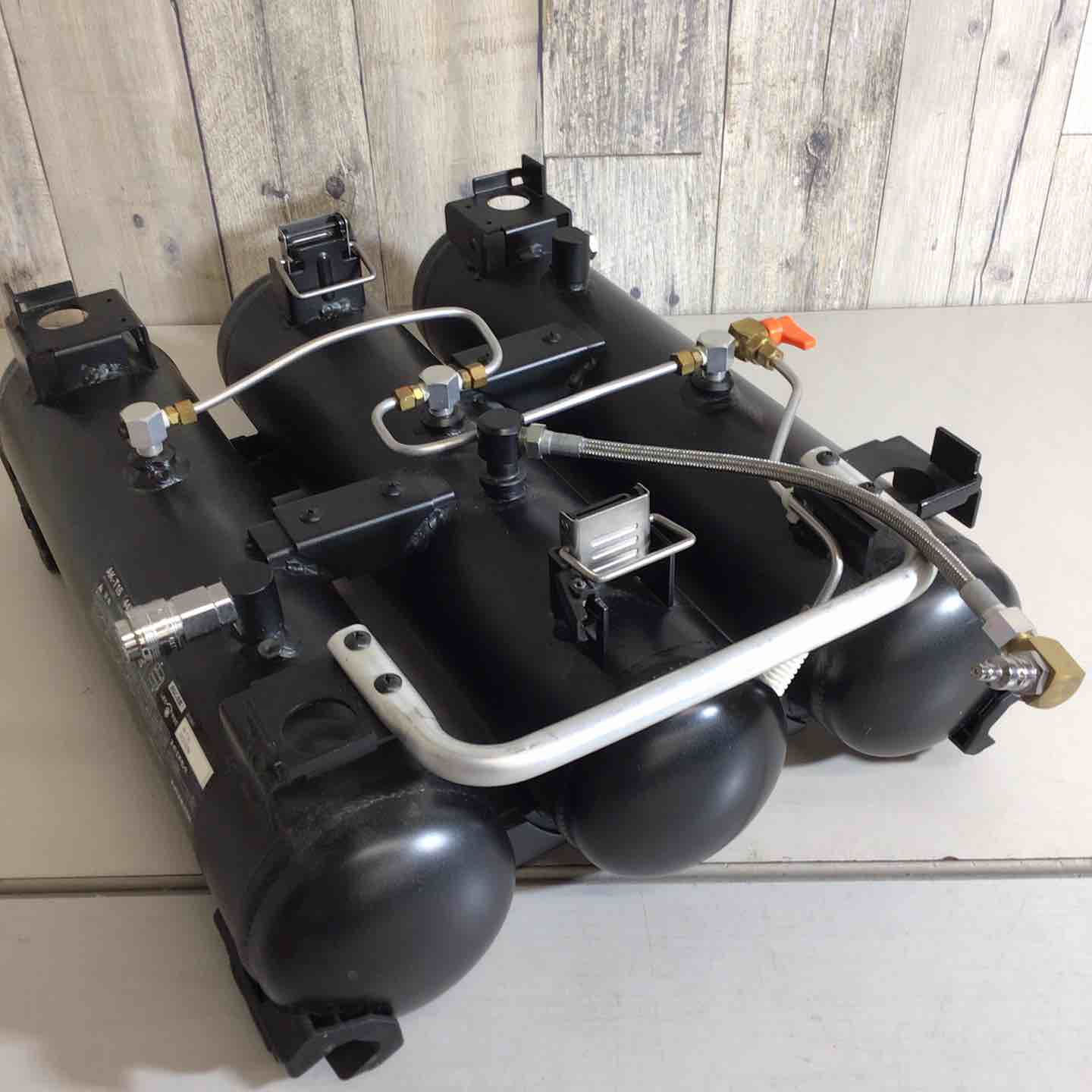 中古品】MAX AK-T16(44K) スーパーエアタンク 3連 サブタンク【戸田店