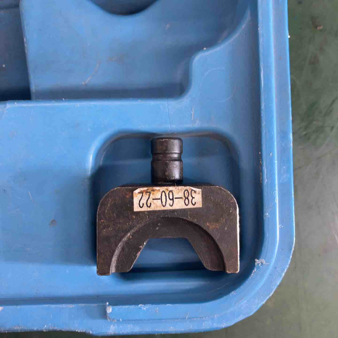 ◇泉精器(IZUMI) コードレス油圧式圧着工具 REC-200M1ニカド電池使用 圧着確認済み【戸田店】
