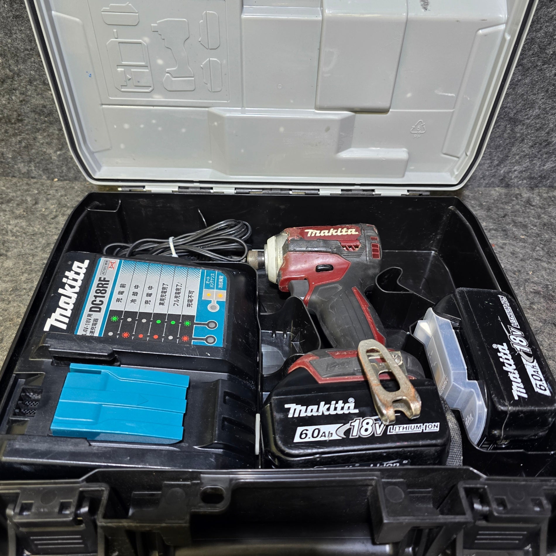 【未使用品&amp;中古の美品】充電インパクトドライバー&amp;充電万能マルチソーのセット makita】【未使用品】マキタ『40Vmax 充電式インパクトドライバ