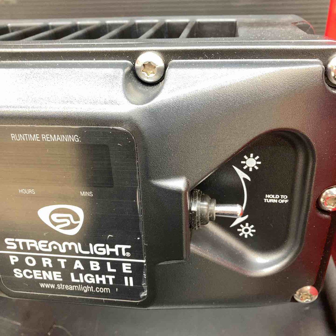 【421】ストリームライト(STREAMLIGHT) 46003 ポータブルシーンライトII 100V 赤 強力ライト【川越店】