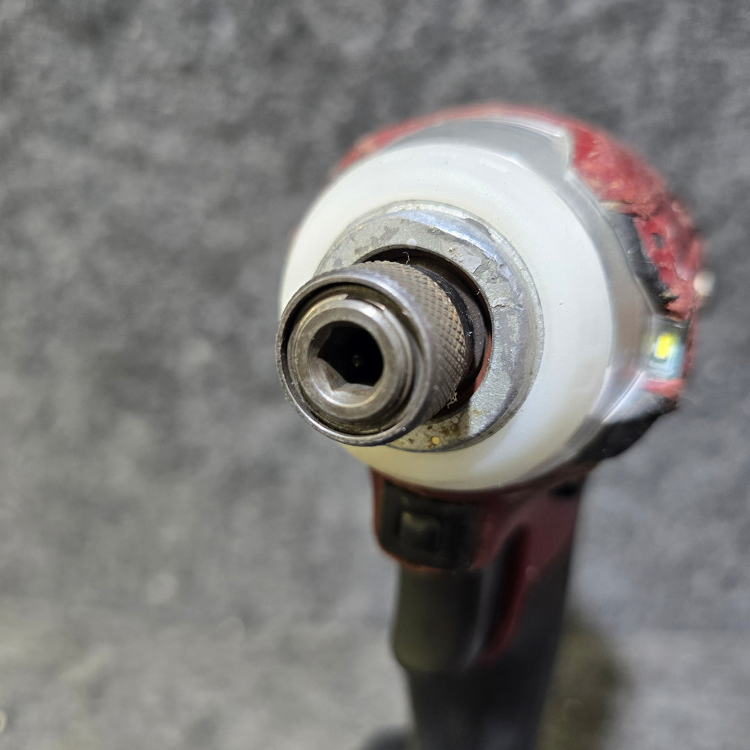 【中古品※手元ボタン使用不可】マキタ(makita) コードレスインパクトドライバー TD171DGXAR【桶川店】
