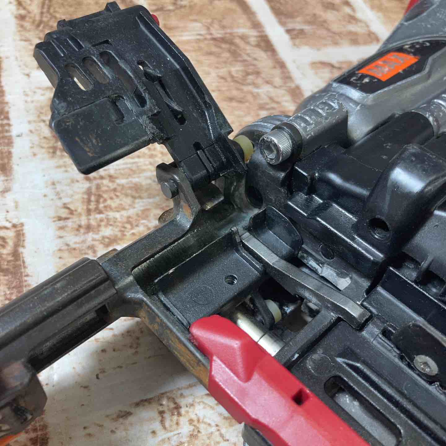中古品】マックス(MAX) 高圧エアネジ打機 HV-R32G2【所沢店】 – アクト