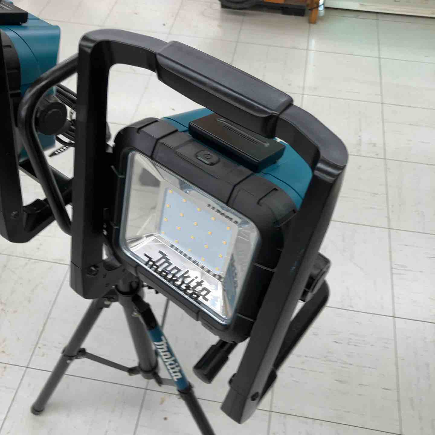 中古品】 マキタ/makita ツインライト＆スタンドセット ML805 【鴻巣店