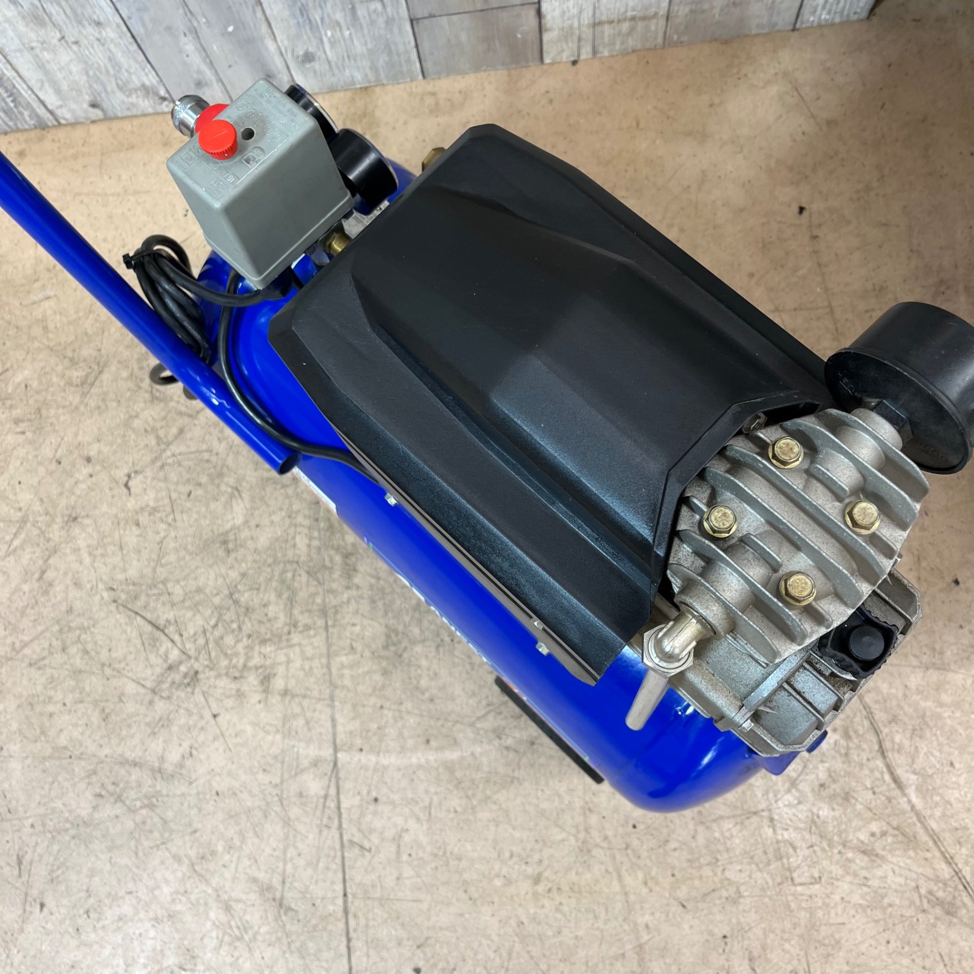 中古品/店頭受取り限定】アネスト岩田(IWATA) エアコンプレッサー