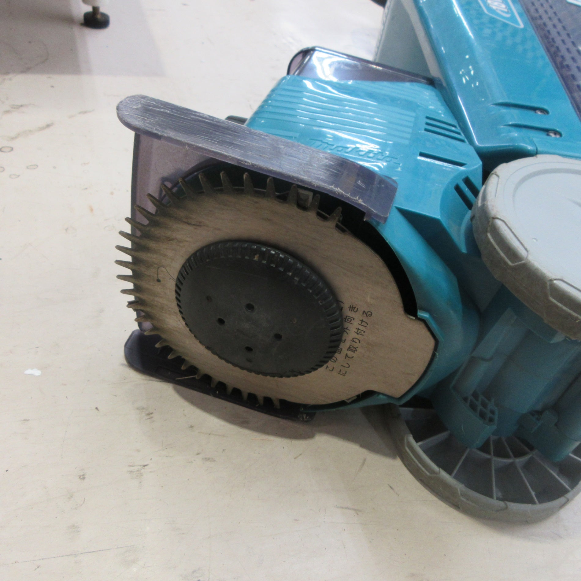 〇マキタ(makita) コードレス芝刈り機 MLM160DZ 本体のみ【町田店