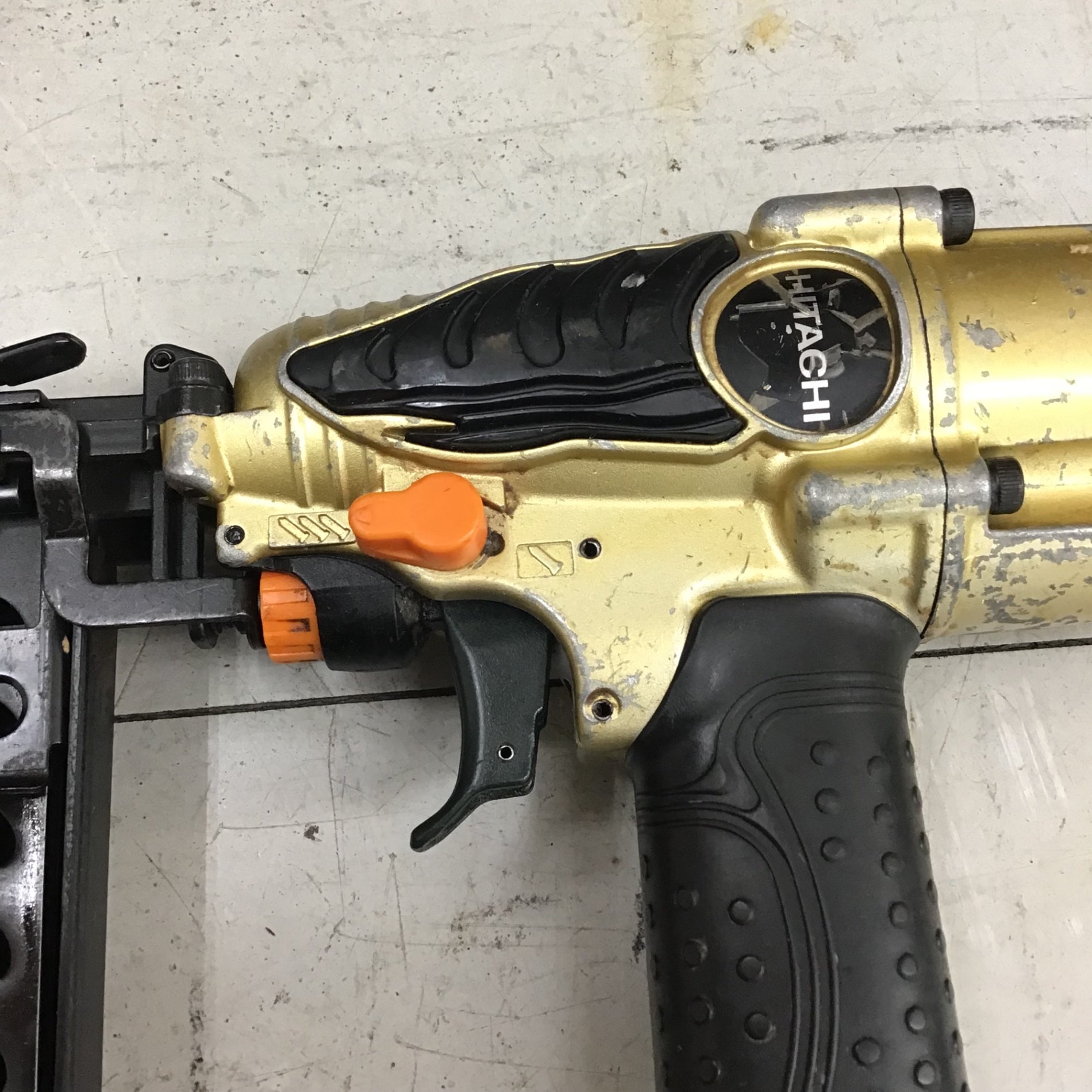 【中古品】 ハイコーキ/HIKOKI 高圧フロアタッカ N5004HMF 【鴻巣店】 中古品】 ハイコーキ/HIKOKI 高圧フロアタッカ N5004HMF 【鴻巣店