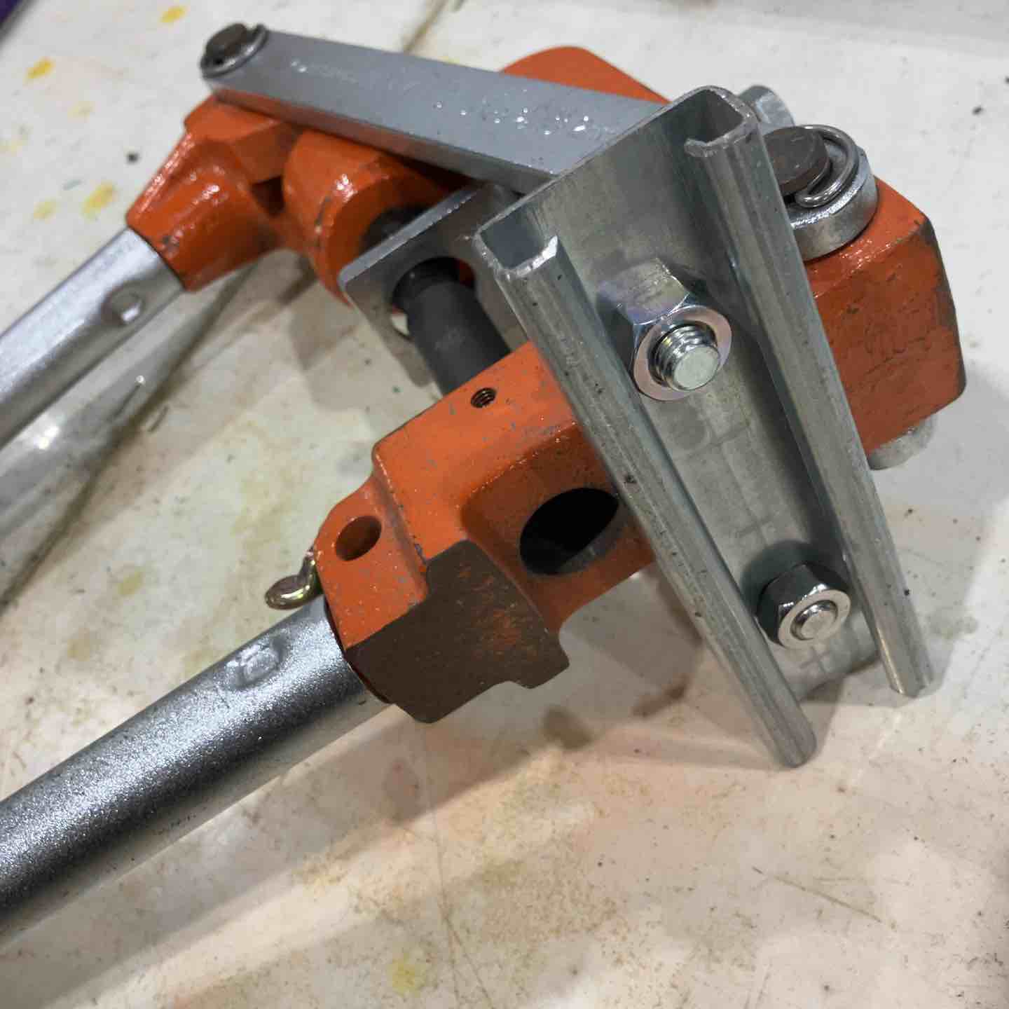 【中古】【店頭引取限定】ネグロス　MAK-D チャンネル穴あけ工具　5830円 MAKD ネグロス ダクター穴あけ工具 即配・速配ならプロ向け電材・照明