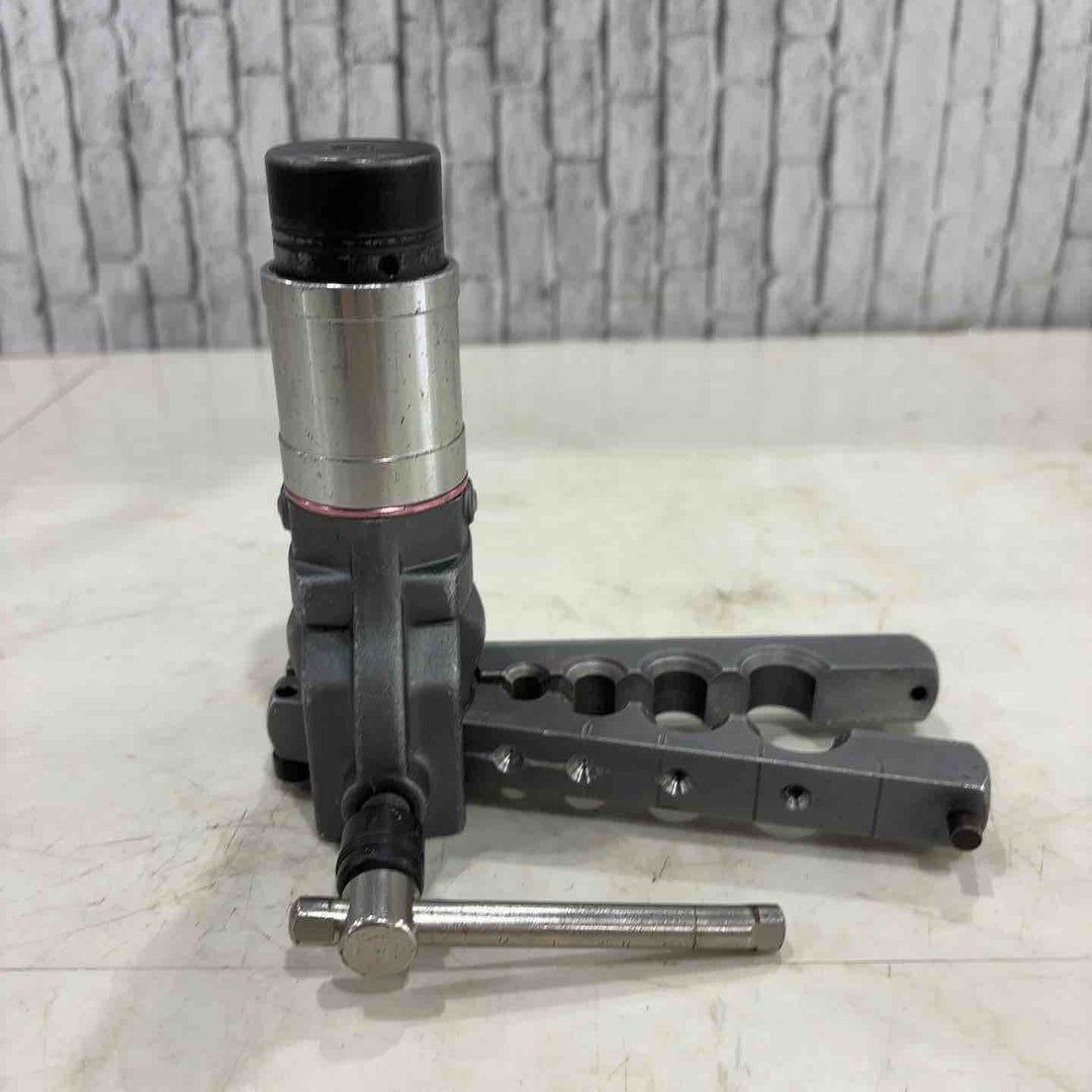 ◇BBK(文化貿易工業) 超軽量フレアツール(シリンダー付) 700-DPC【川口店】