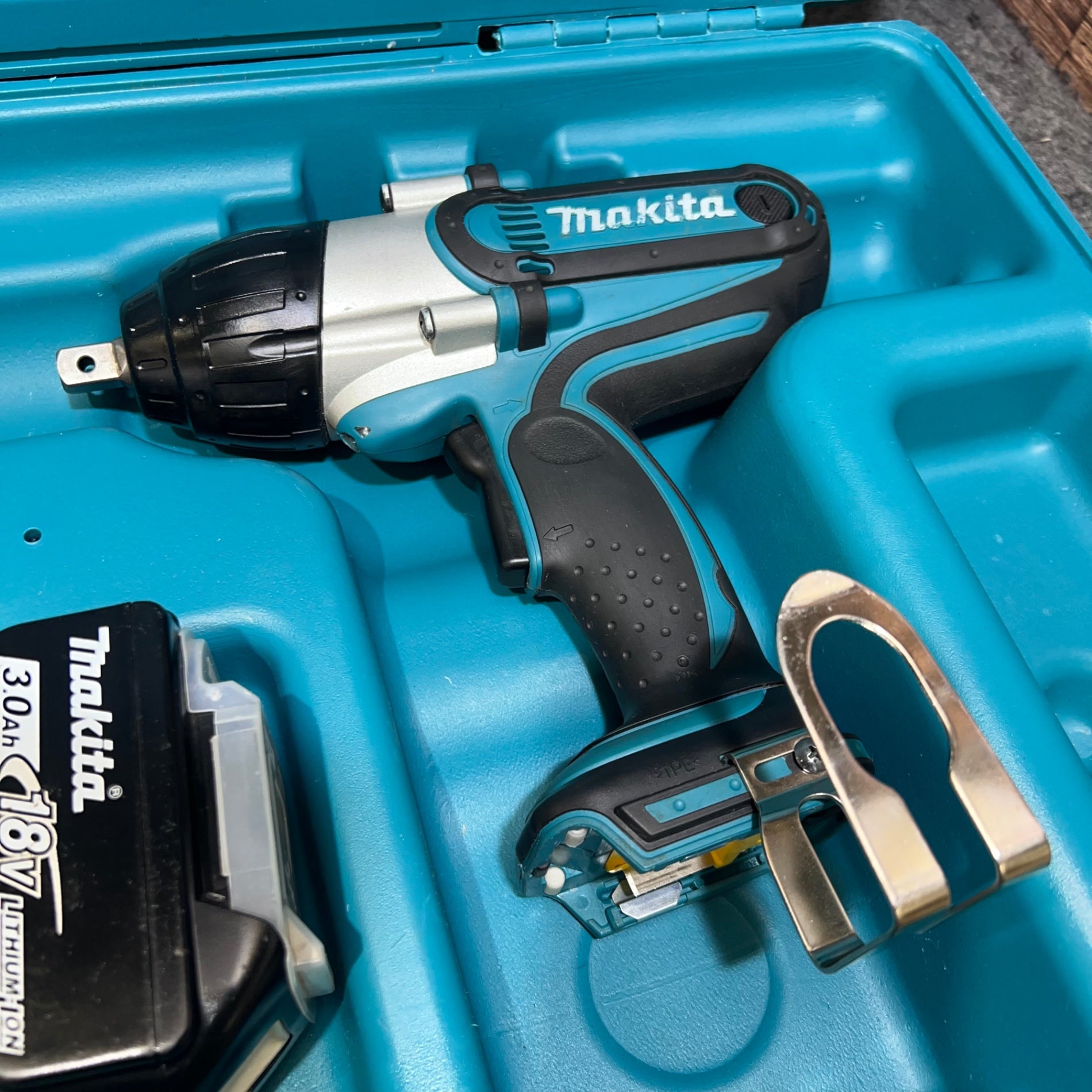 マキタ 充電式インパクトレンチ TW450DRFX 新品 美品 makita マキタ TW450DRFX インパクトレンチ 3.0Ah 18V バッテリー