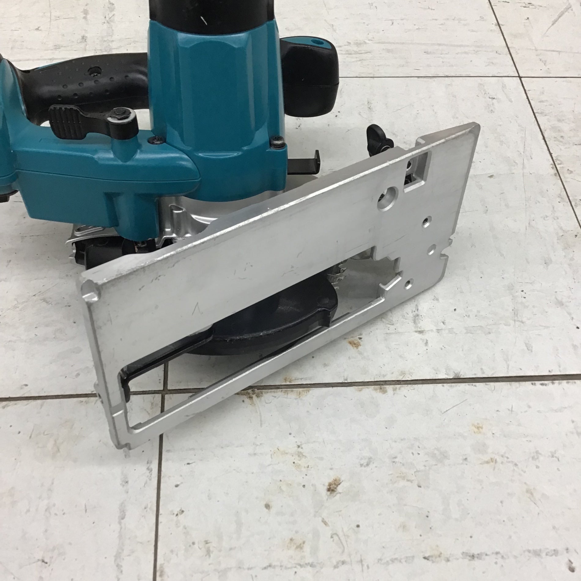 ✨マキタ　中古　XSS02 充電式マルノコ　※海外モデル✨うるま市田場✨ マキタ 18V充電式マルノコ XSS02の中古 中古C傷汚れあり 《神奈川