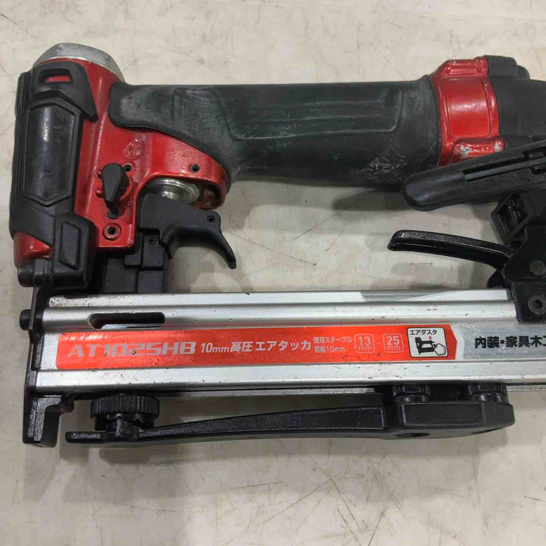 ◇マキタ(makita) 高圧エアタッカ エアダスタ付 10mm 赤 AT1025HB【川口店】