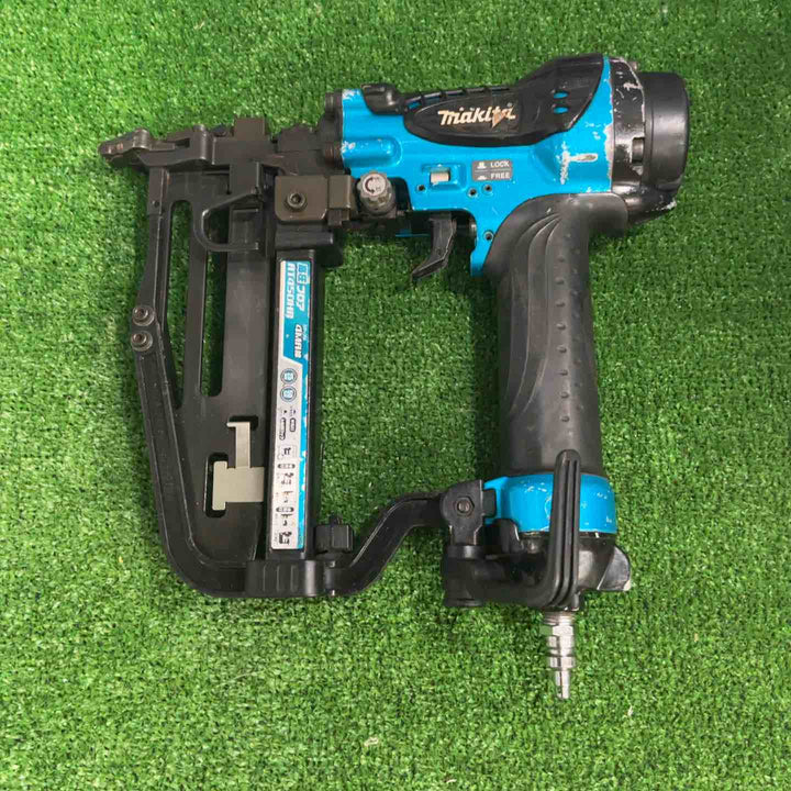 ★マキタ(makita) 高圧フロアタッカ AT450HAM【草加店】