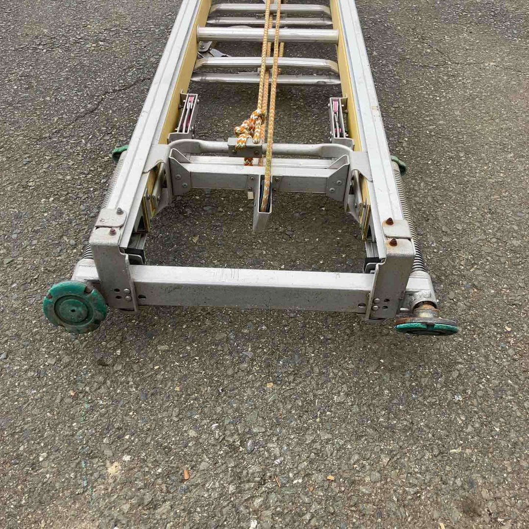 【現状品/店頭受取り限定】◇ナカオ(NAKAO) 三連伸縮はしご LT-8.3 軽太/KARUTA【鴻巣店】