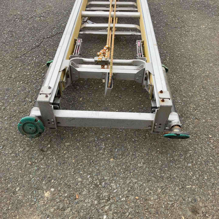 【現状品/店頭受取り限定】◇ナカオ(NAKAO) 三連伸縮はしご LT-8.3 軽太/KARUTA【鴻巣店】