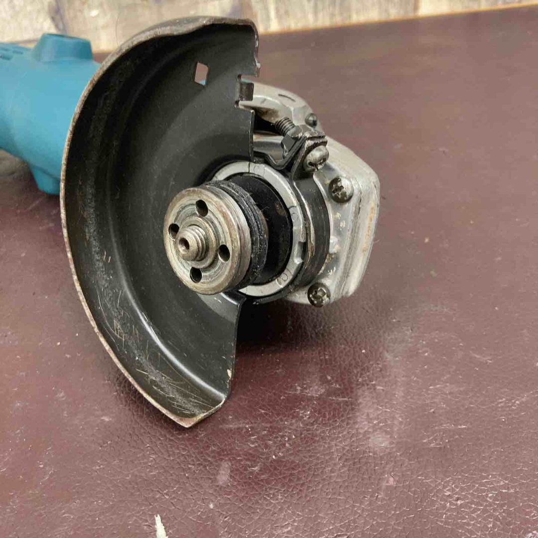 【中古品】マキタ(makita) 100mm ディスクグラインダー  9520B【東大和店】
