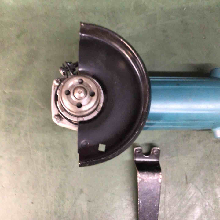 ☆マキタ(makita) 100mmディスクグラインダ 9533B ※カバー新品【戸田店】