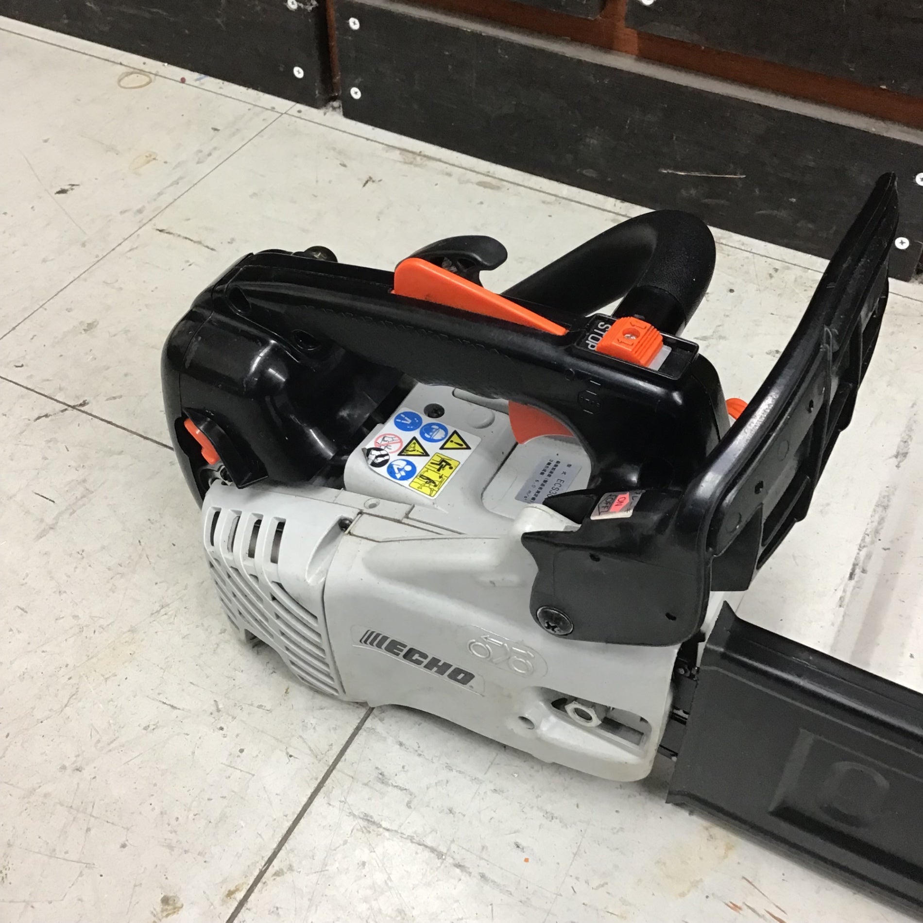 中古品】 エコー/ECHO エンジンチェンソー・ECS300T 【鴻巣店