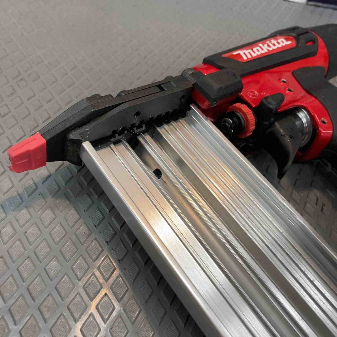 【中古品】マキタ(makita) 高圧フィニッシュネイラ AF552H【所沢店】